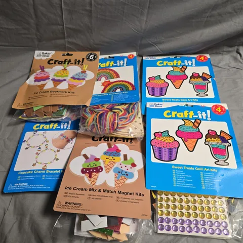 TOTE OF ASSORTED ARTS AND CRATFS ITEMS