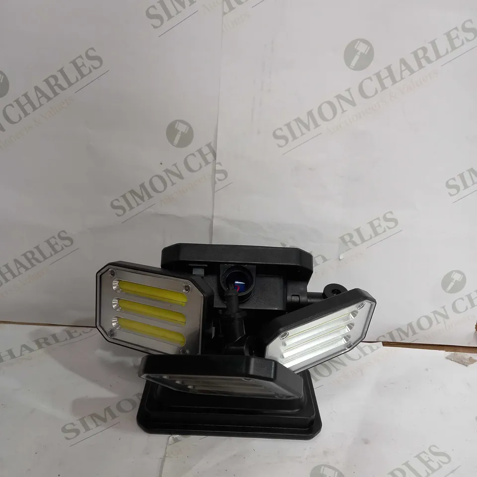 BOXED BELL & HOWELL 300 LUMENS BIONIC FLOODLIGHT