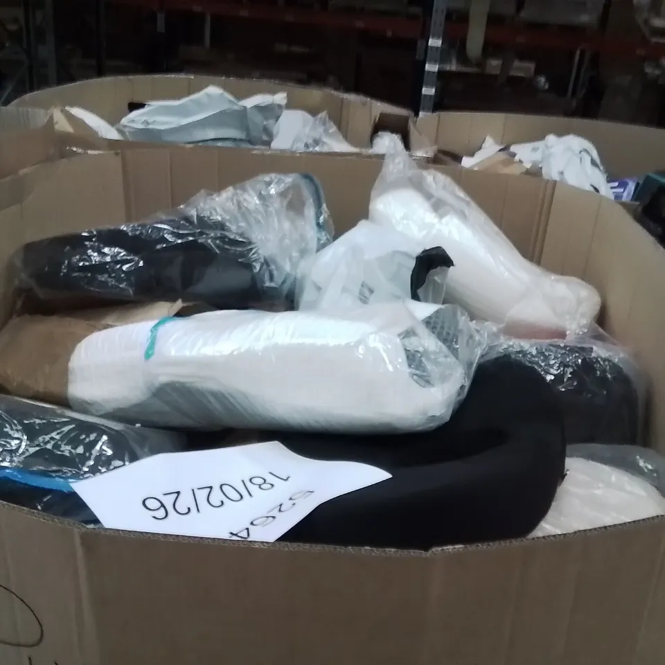 PALLET TO CONTAIN A LARGE QUANTITY OF PILLOWS