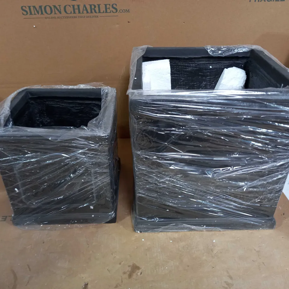DESIGNER BLACK PLANT POT 