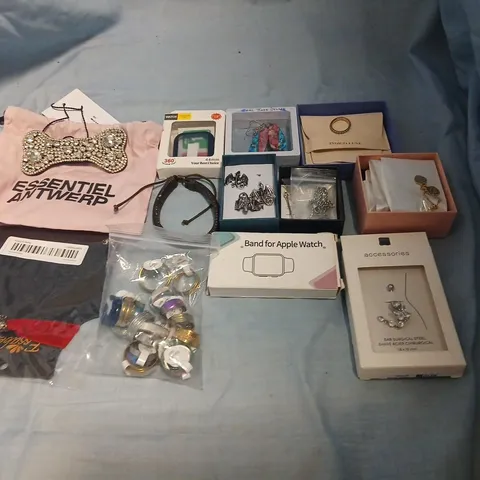 LARGE QUANTITY OF ASSORTED JEWELLERY AND ACCESSORIES