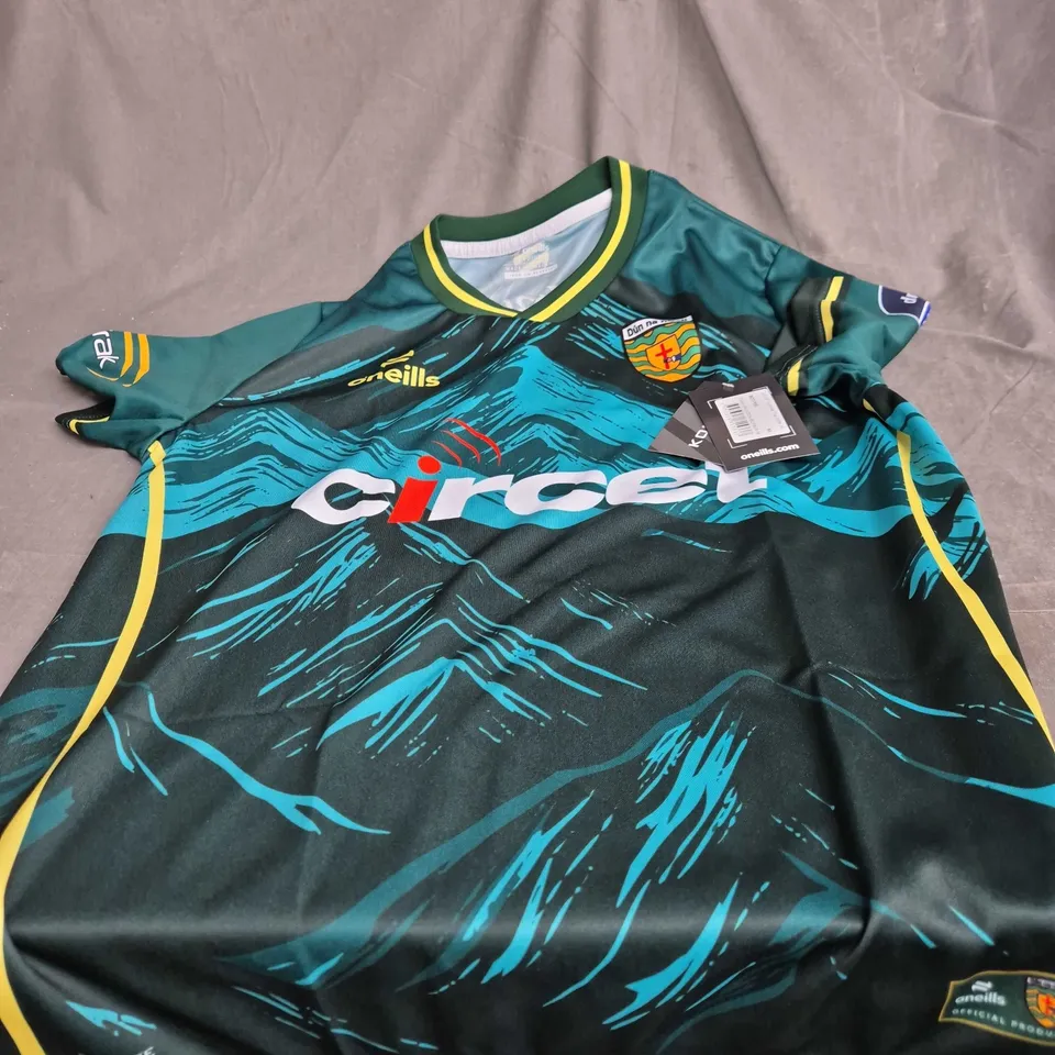 ONEILLS GAA DONEGAL TRAINING TOP WITH TAGS. MEDIUM