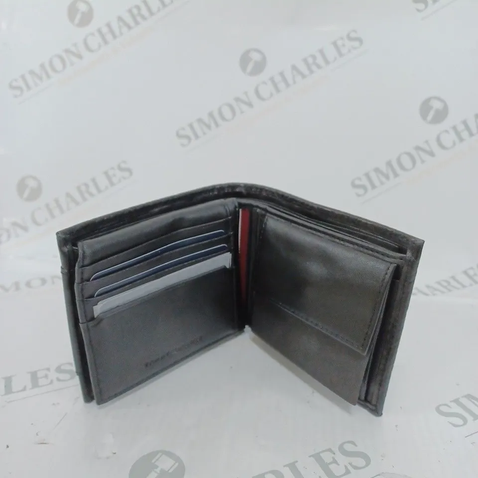 TOMMY HILFIGER EMBOSSED BLACK WALLET 