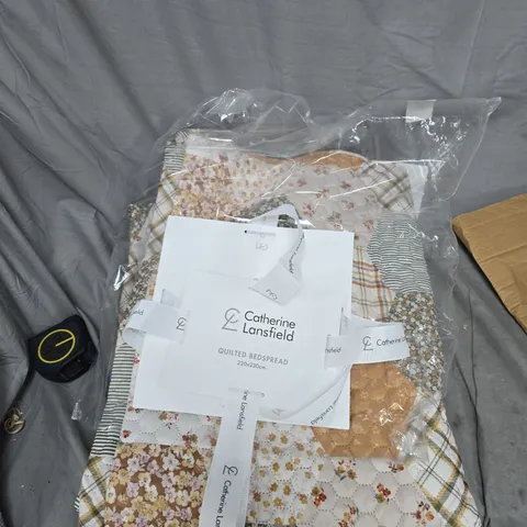 CATHERINE LANSFIELD QUILTED BEDSPREAD – 220 X 230 CM