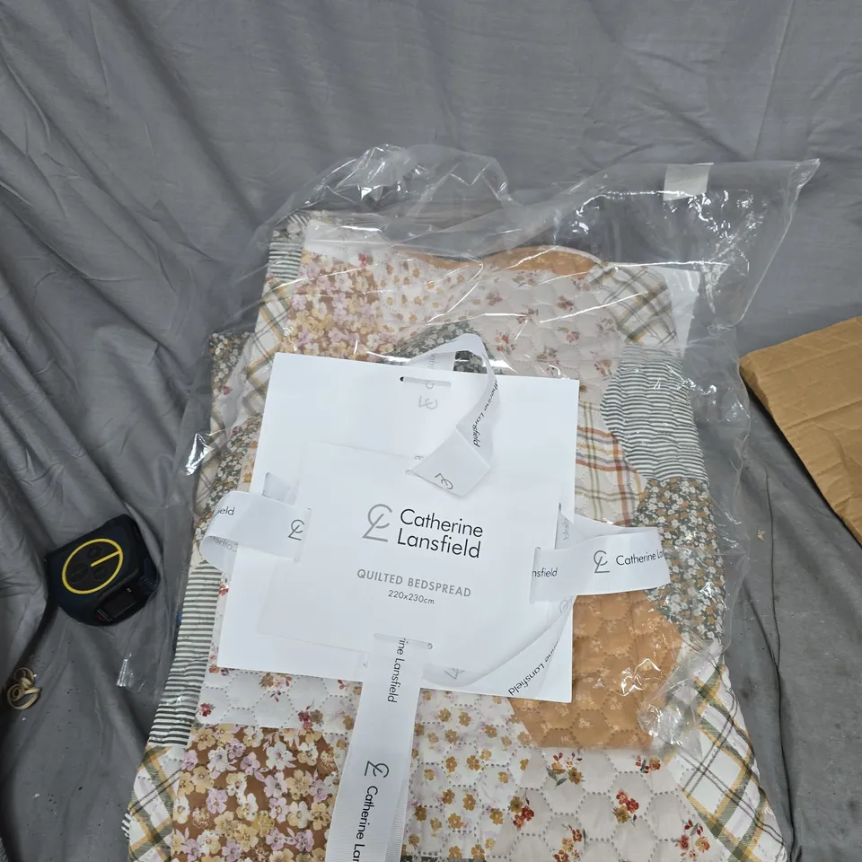 CATHERINE LANSFIELD QUILTED BEDSPREAD – 220 X 230 CM