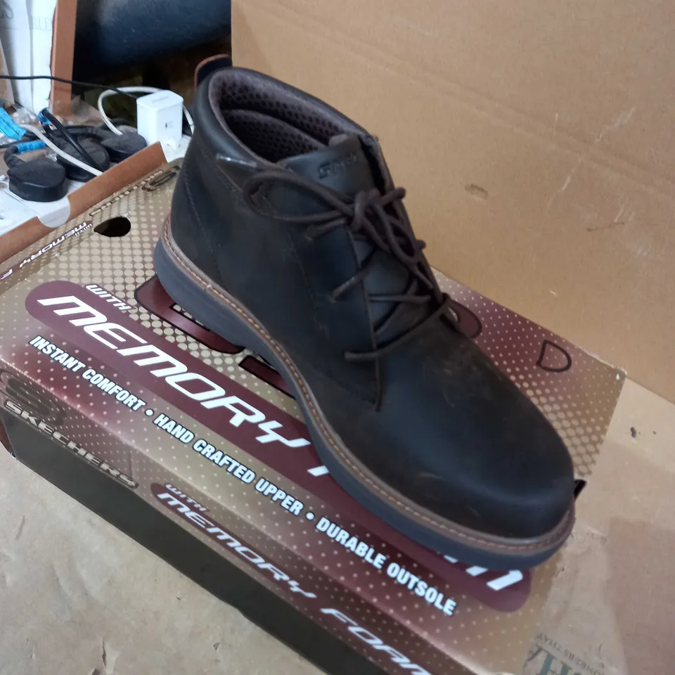 SKECHERS MENS CHOCOLATE LEATHER BOOTS - SIZE 8