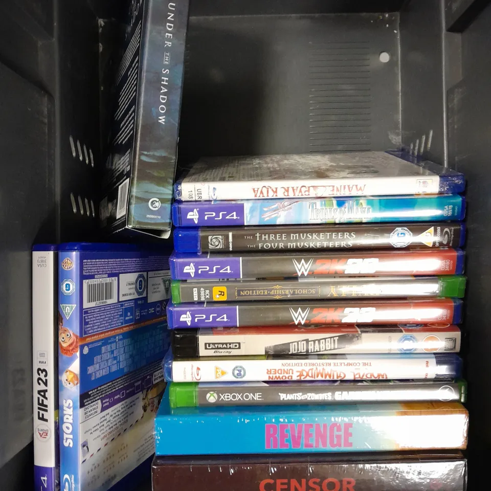 APPROXIMATELY 20 ASSORTED DVD/VIDEOS GAMES TO INCLUDE W 2K23, HOGWARTS LEGACY, JACKASS 3 ETC