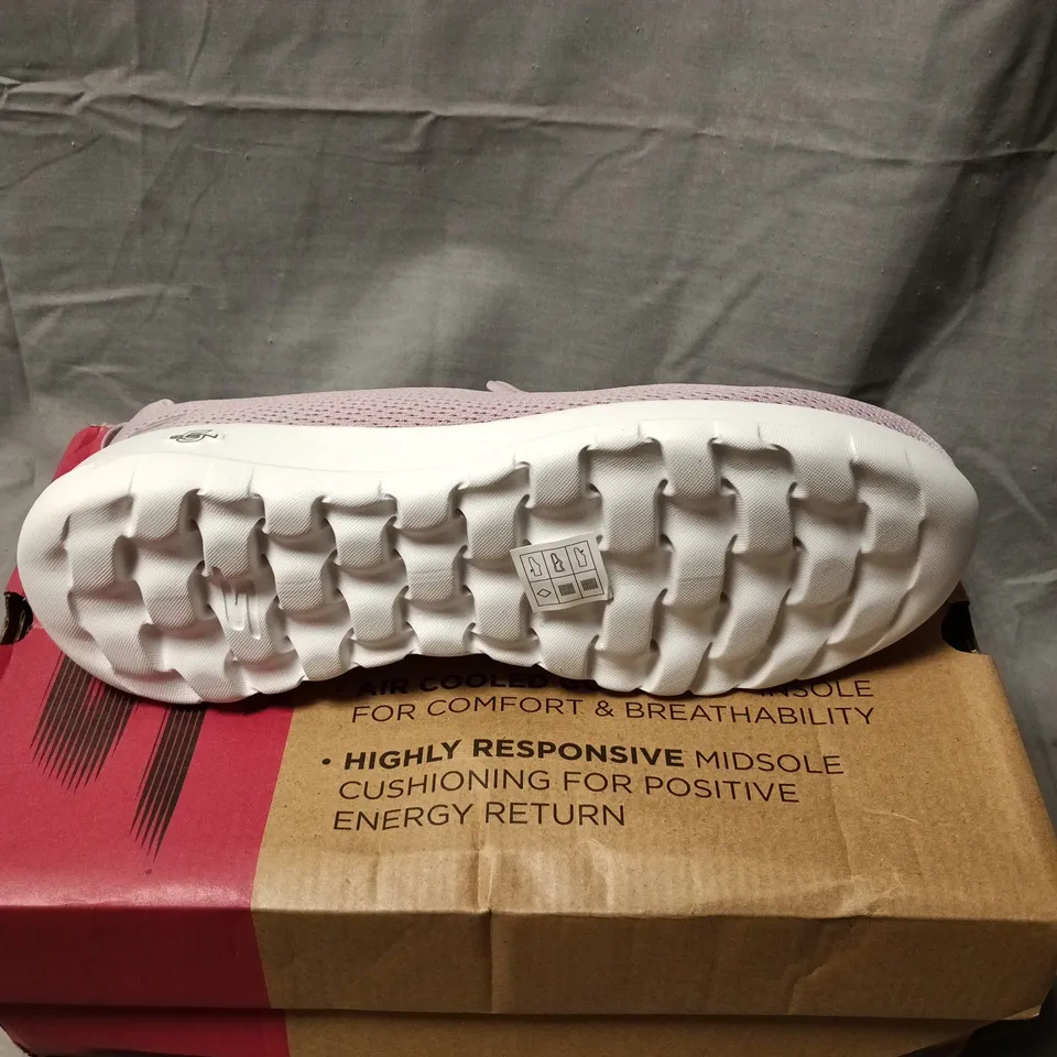 SKECHERS GO WALK SLIP-ON WOMEN'S SHOES – PINK MESH, WHITE SOLE SIZE 7