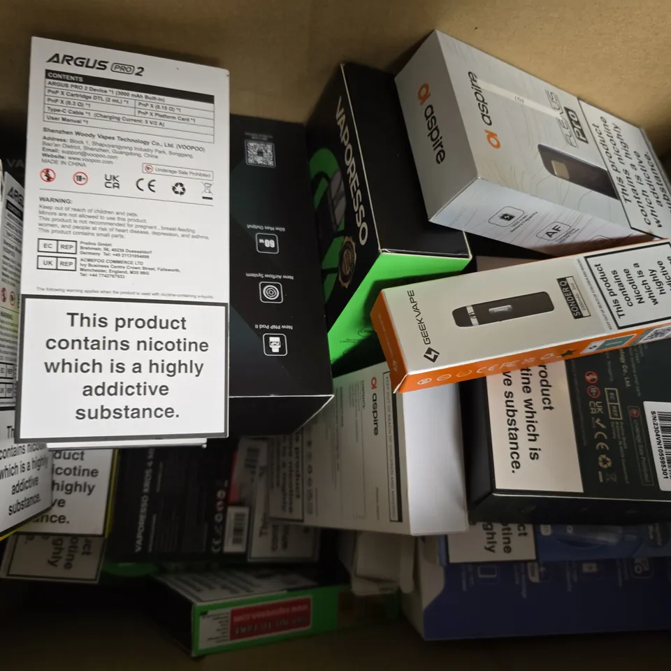 BOX OF APPROXIMATELY 20 ASSORTED E-CIGARETTE AND VAPING PRODUCTS TO INCLUDE VOOPOO, ASPIRE, ETC - COLLECTION ONLY