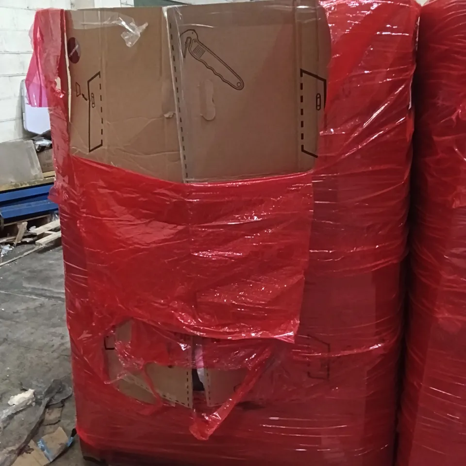 PALLET OF ASSORTED ITEMS INCLUDING - TOILET SEAT , BABY HIGH CHAIR , SCREEN PROTECTOR 