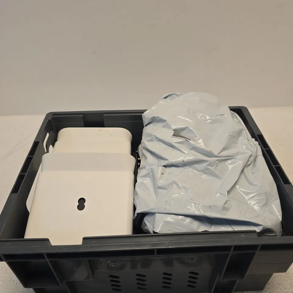 TOTE OF APPROXIMATELY 10 ASSORTED ITEMS INCLUDING NOKIA-ONT, EE SMRT HYBRID CONNECT HC10A AND A BT HUB