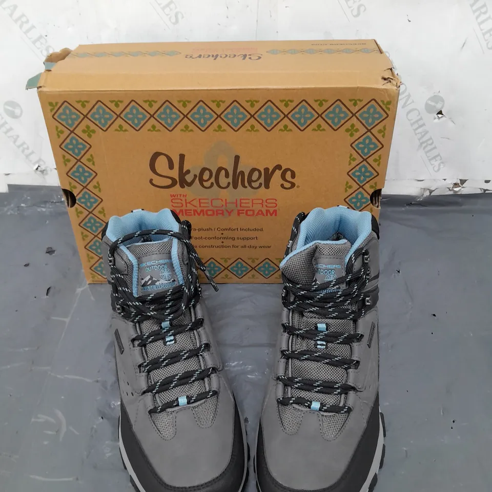 SKECHERS MEMORY FOAM SIZE 6 GREY/BLUE WALKING BOOTS 