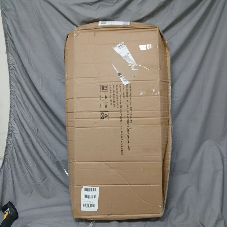 BOXED 9FT PRE-LIT FLOCKED EMPEROR GARLAND