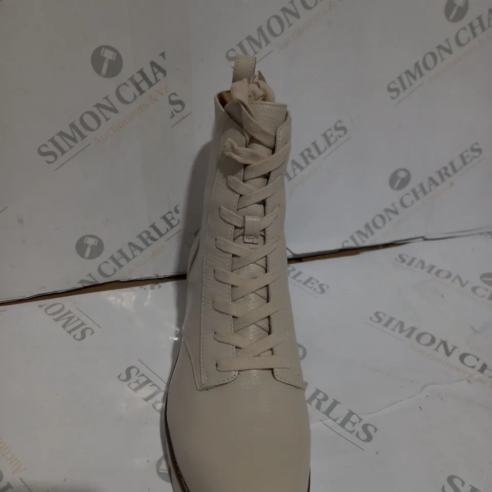 VIONIC CREAM LACED BOOTS - SIZE 7 