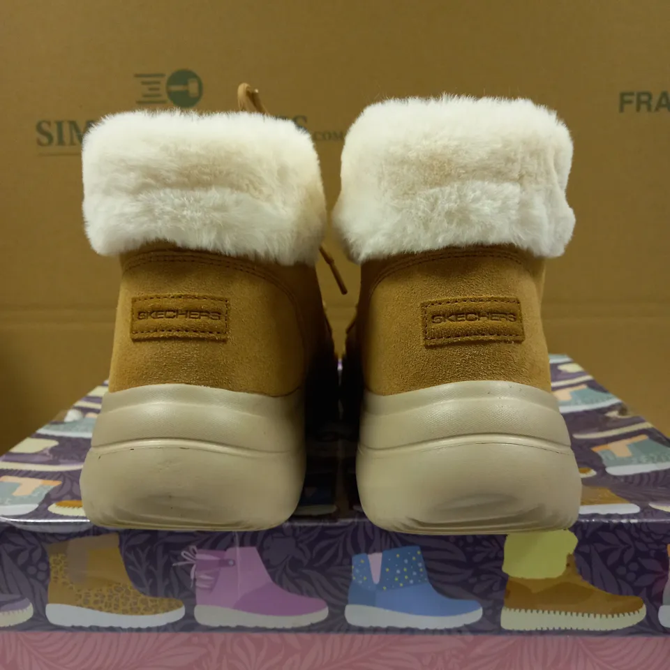SKETCHERS LACE UP CHUG BOOT SIZE 8