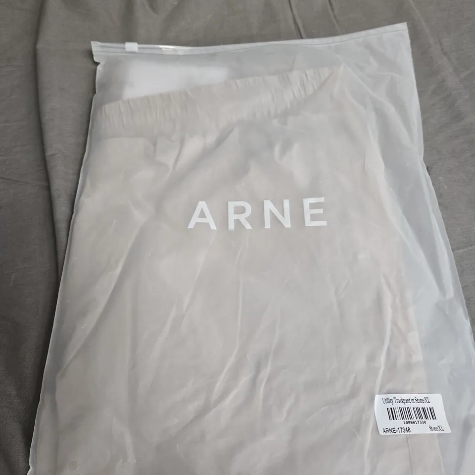 BAGGED ARNE UTILITY TRACKPANTS - SIZE XL