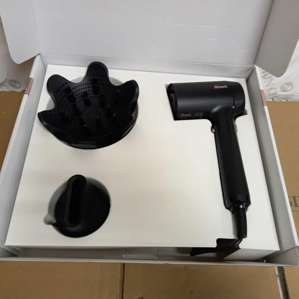 SHARK STYLE IQ IONIC HAIR DRYER & STYLER W/ ACCESSORIES HD110UKQ