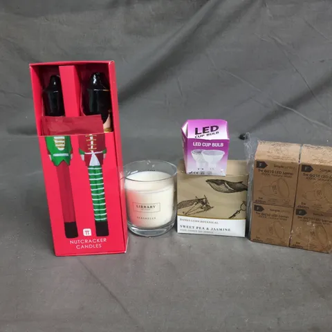 APPROXIMATELY 15 ASSORTED HOUSEHOLD ITEMS TO INCLUDE NUTCRACKER CANDLES, LIBRARY OF SCENT SEASHELLS SCENTED CANDLE AND ASSORTED LIGHT BULBS