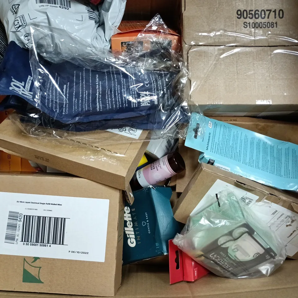 APPROXIMATELY 20 ASSORTED HOUSEHOLD PRODUCTS TO INCLUDE KOOL PAKS, DYLON FABRIC DYE, POSTURE CORRECTOR, ETC - COLLECTION ONLY