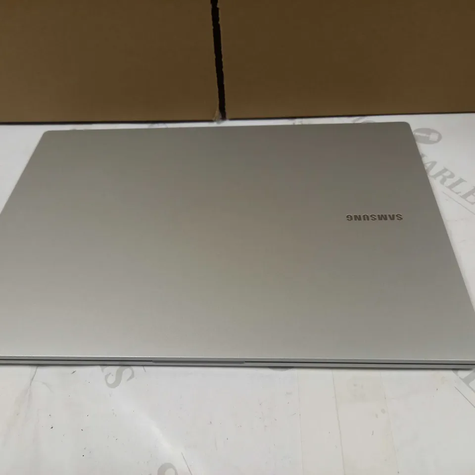 SAMSUNG GALAXY BOOK GO QUALCOMM 7C 4GB RAM SILVER LAPTOP