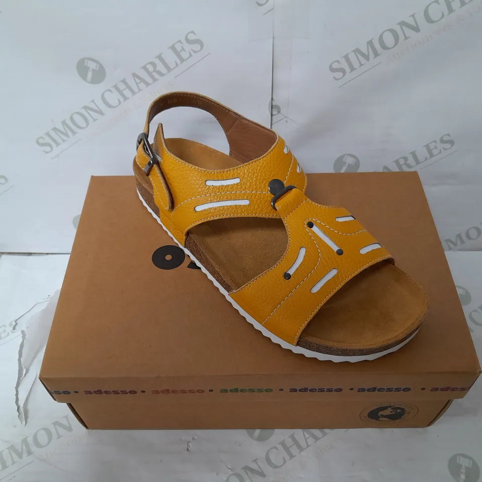 ADESSO LEATHER BROGAN SUNFLOWER SANDAL IN MUSTARD 