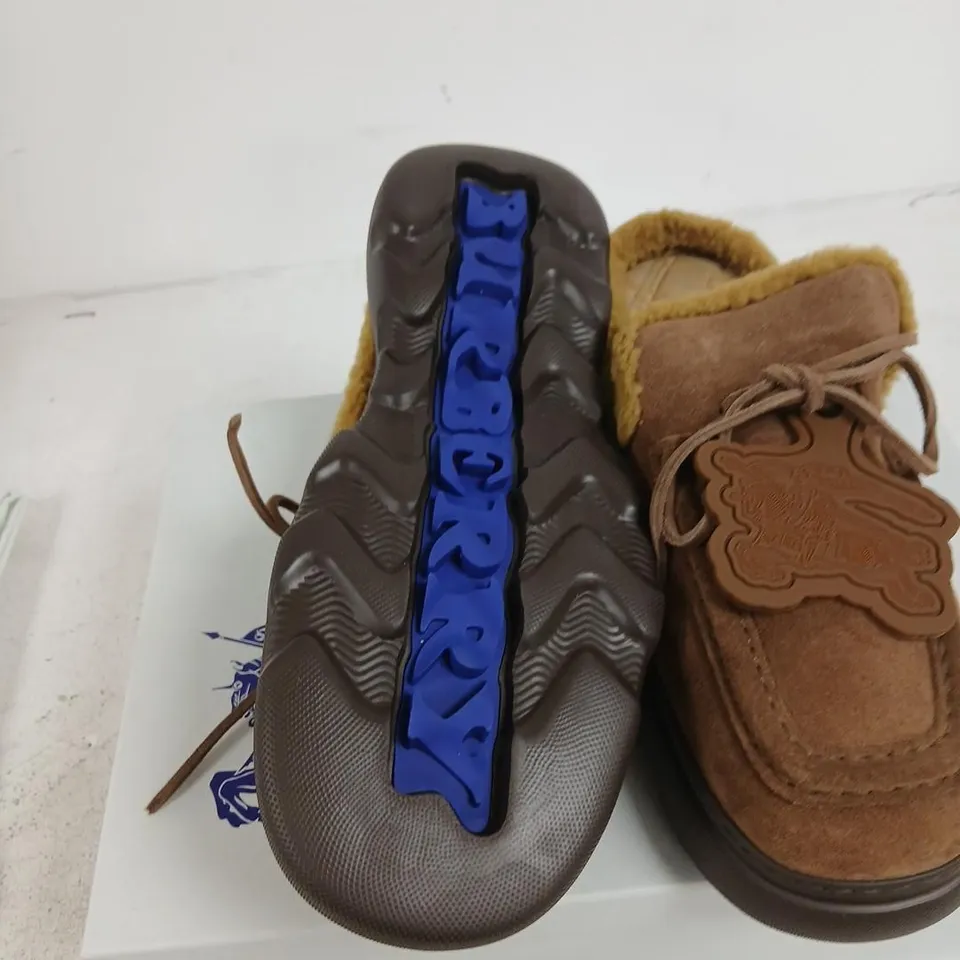BURBERRY LEATHER MOCCASIN-STYLE SHOES WITH SHEARLING LINING, UK 10 (EU 44)