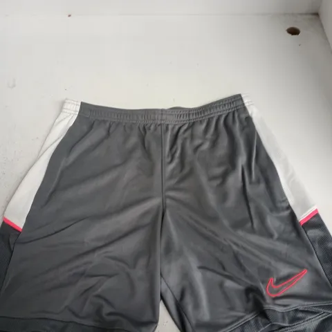 NIKE ACADEMY SHORTS – DRI-FIT SLIM FIT, GRY/WHT/PNK, SIZE M (IF1448-013)