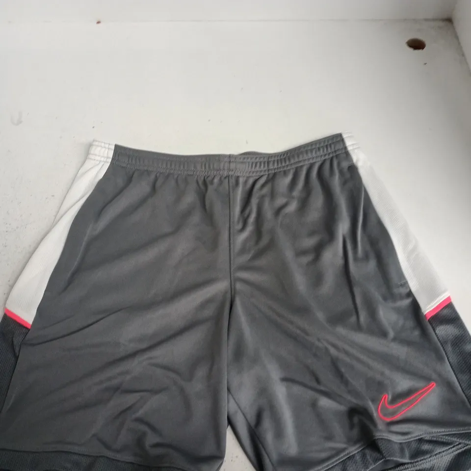 NIKE ACADEMY SHORTS – DRI-FIT SLIM FIT, GRY/WHT/PNK, SIZE M (IF1448-013)