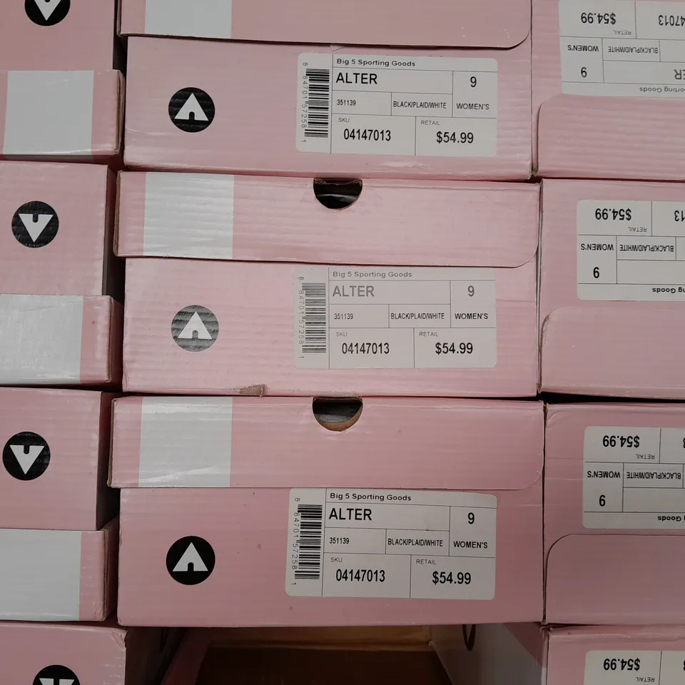 BOX OF APPROXIMATELY 10 BOXED PAIRS OF AIR WALK TRAINERS IN BLACK/PLAID/WHITE - VARIOUS SIZES