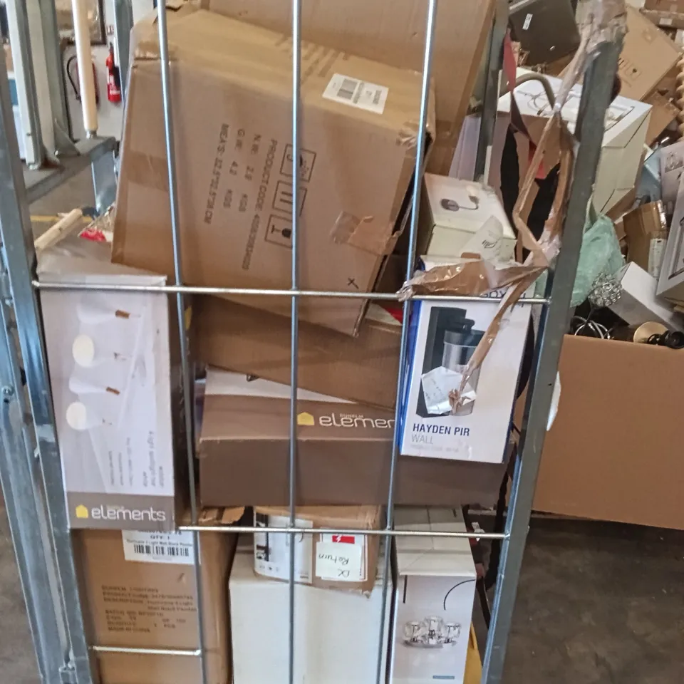 CAGE OF ASSORTED LIGHTING PRODUCTS TO INCLUDE - WALL LIGHTS, TABLE LAMPS, PENDANT LIGHT
