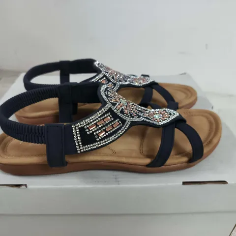 BOXED PAIR OF JO AND JOE WOMEN'S NAVY BEADED SANDALS βSIZE 7
