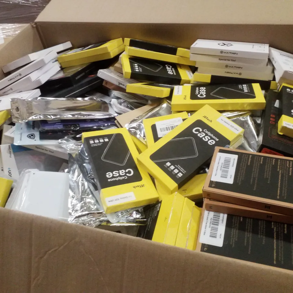 PALLET CONTAINING LARGE QUANTITY OF ASSORTED PHONE CASES
