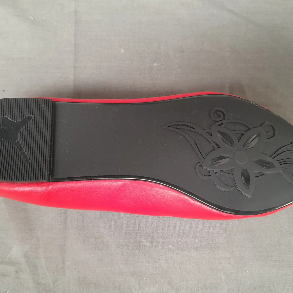 BOXED PAIR OF DESIGNER CLOSED TOE SLIP-ON SHOES IN RED EU SIZE 36