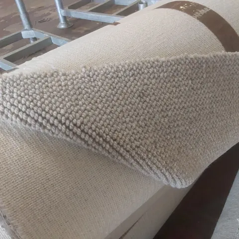 ROLL OF QUALITY FOUR SEASONS OSPREY GALLOWAY LUCE CARPET - APPROXIMATELY 5 x 6.7m