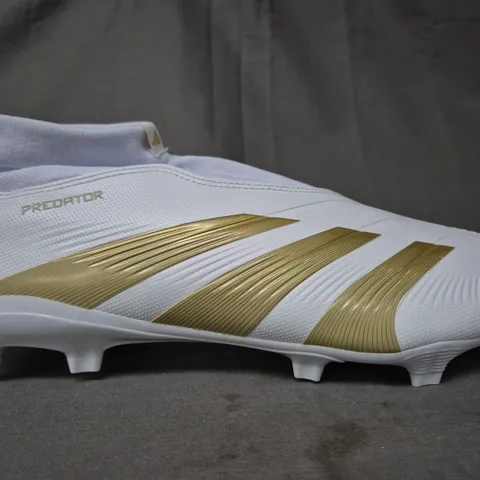 BOXED PAIR OF ADIDAS PREDATOR LEAGUE SHOES IN WHITE/GOLD UK SIZE 11