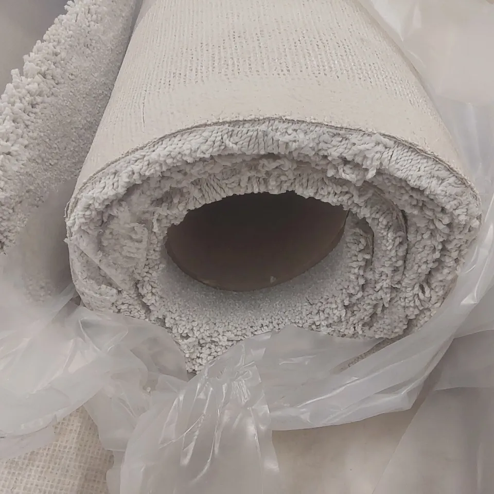 ROLL OF QUALITY ULTIMATE IMPRESSIONS SILKEN CARPET - APPROXIMATELY 2 x 5m