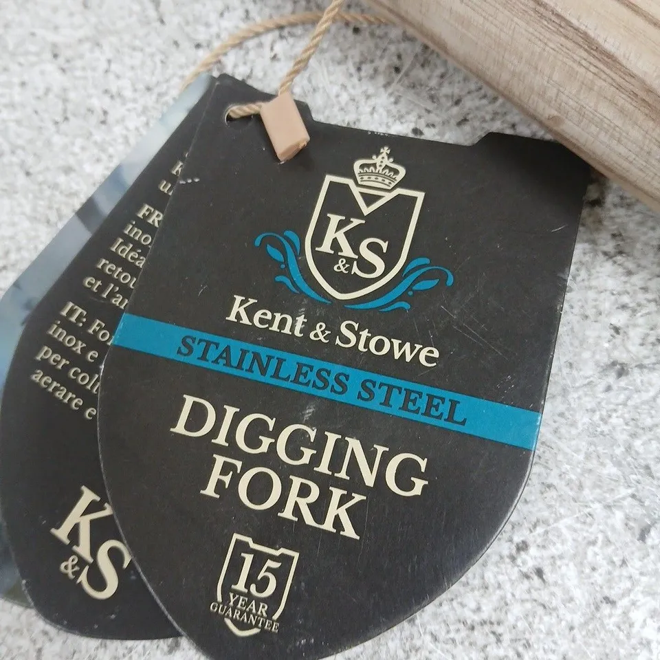 KENT & STOWE STAINLESS STEEL DIGGING FORK – GARDEN TOOL