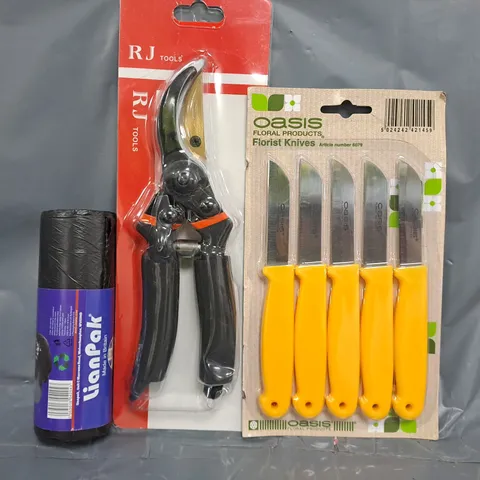 APPROXIMATELY 20 ASSORTED HOUSEHOLD ITEMS TO INCLUDE FLORIST KNIVES, REFUSE SACKS, ETC