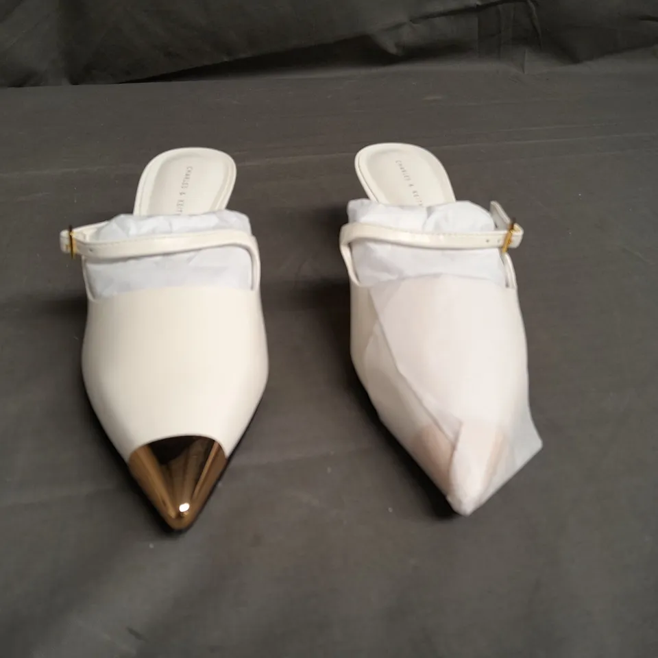 BOXED PAIR OF CHARLES&KIETH WHITE LADIES SHOES SIZE EU40