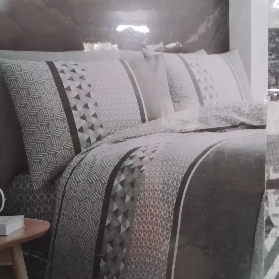 BRAND NEW SIGNATURE GAVENO CAVAILIA KINGSIZE DUVET COVER SET  -GREY-