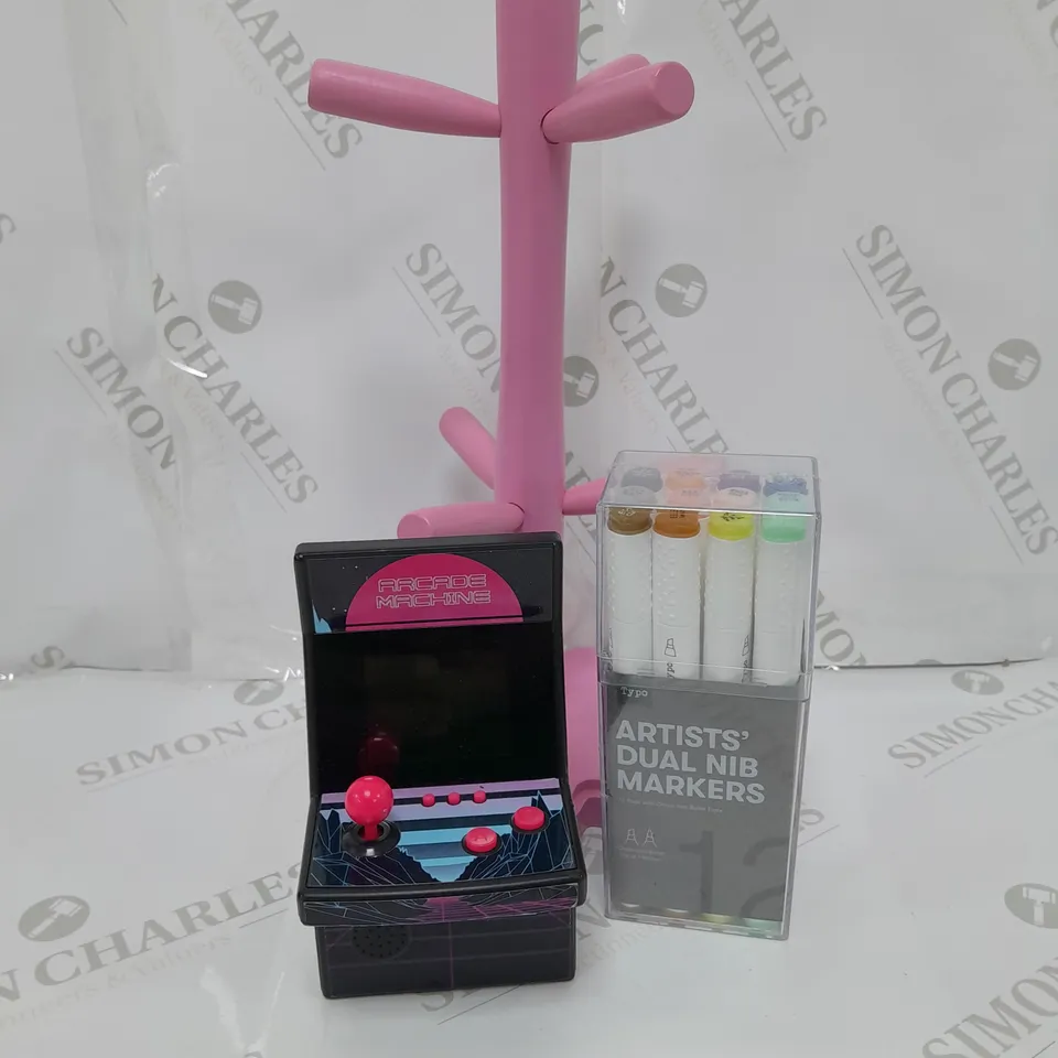 APPROXIMATELY 20 ASSORTED TYPO PRODUCTS TO INCLUDE ARCADE GAMER, BIG HUG MUG, PHONE POUCH, NOVELTY PHONE CASE, SCENTED CANDLE, WEEKLY PLANNER
