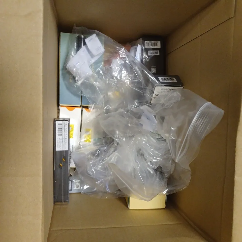 BOX OF APPROXIMATELY 25 ASSORTED E-CIGARETTES