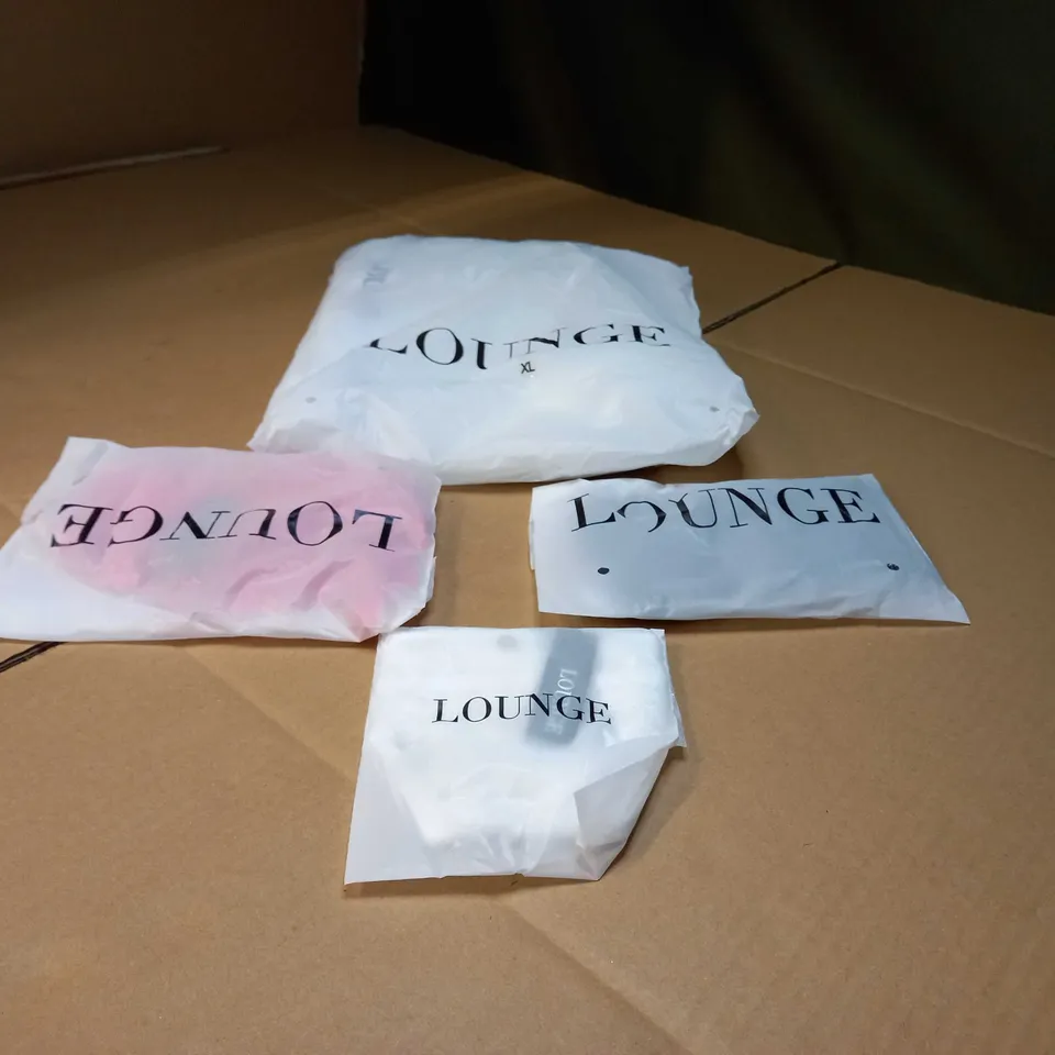 LOT OF APPROX 4 PACKAGED LOUNGE PRODUCTS VARYING IN STYLE/COLOUR/SIZE