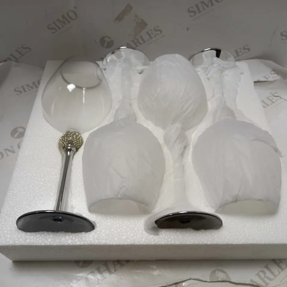 JULIEN MACDONALD CRYSTAL DETAIL SET OF WINE GLASSES