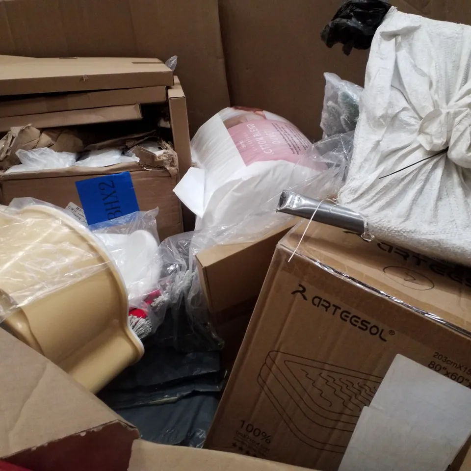 PALLET CONTAINING ASSORTED PRODUCTS INCLUDING AIR BED, LED NEON SIGNS, KIDS UMBRELLA, DISPENSER NAPKINS, LIFTING BELT & POTTY CHAIRS