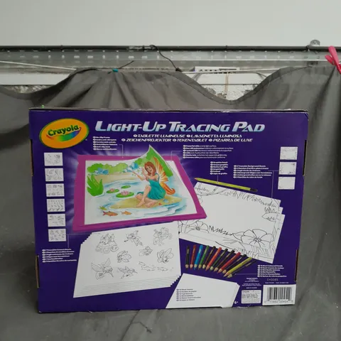 CRAYOLA LIGHT-UP TRACING PAD 