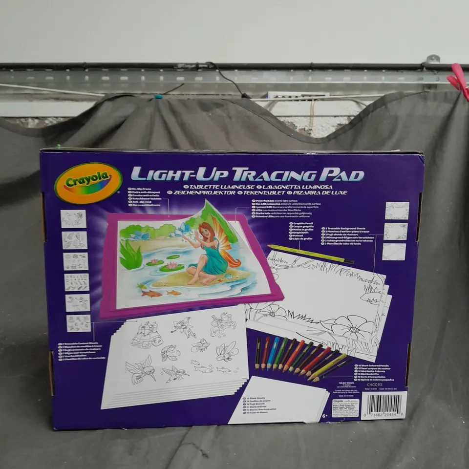 CRAYOLA LIGHT-UP TRACING PAD  RRP £26.99