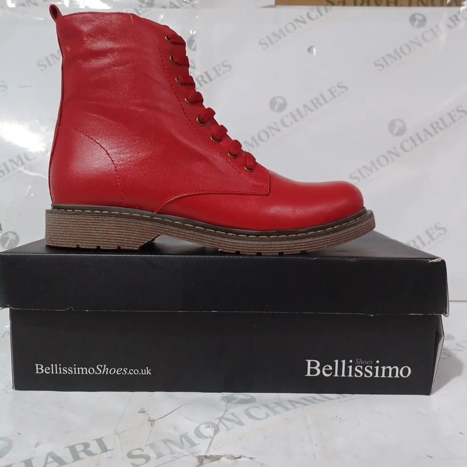 BOXED PAIR OF BELLISSIMO ANKLE BOOTS IN RED SIZE 6