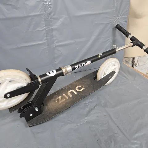 ZINC BIG WHEELED SCOOTER IN BLACK & WHITE