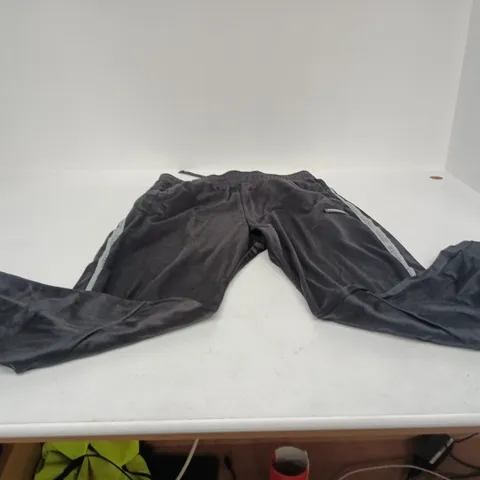 MCKENZIE ORIGINAL SPORTSWEAR TRACK PANTS – SIZE L (MEN'S)